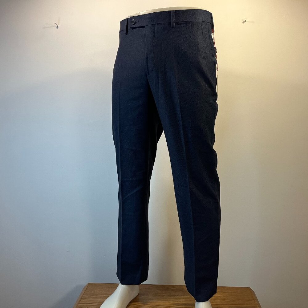 M101 Van Heusen FLEX Men’s Montgomery Dress Pants – Classic Fit – 32 x 30 - NWT